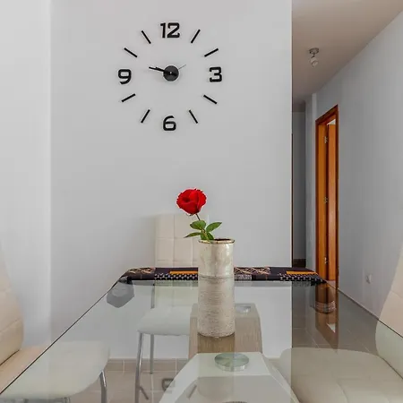 Apartment Flatguest Trebolina - 3bdr - Fastwifi - Parking