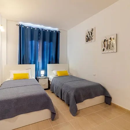 Flatguest Trebolina - 3bdr - Fastwifi - Parking Apartment Vecindario (Gran Canaria)